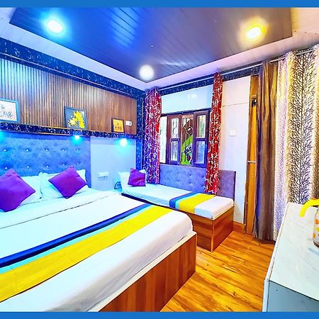 Flattiess ! Hotel Near Mall Road - Open Sitting Area On Terrace With Full Naini Lake View And Mountain Valley View - Wi Fi - Room Service Available - Top Rated Hotel 나이니탈 외부 사진