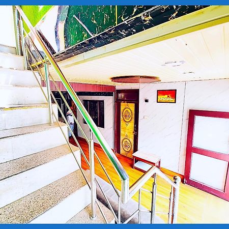 Flattiess ! Hotel Near Mall Road - Open Sitting Area On Terrace With Full Naini Lake View And Mountain Valley View - Wi Fi - Room Service Available - Top Rated Hotel 나이니탈 외부 사진