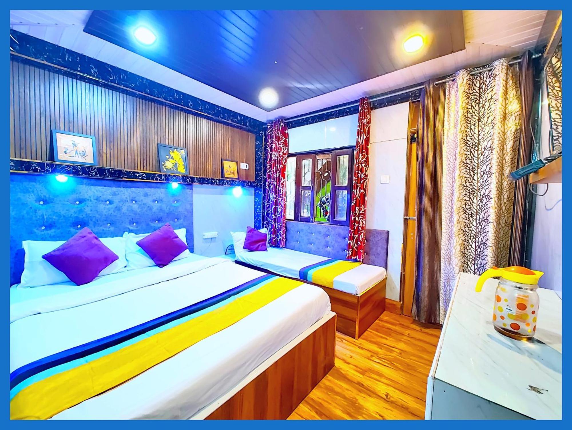 Flattiess ! Hotel Near Mall Road - Open Sitting Area On Terrace With Full Naini Lake View And Mountain Valley View - Wi Fi - Room Service Available - Top Rated Hotel 나이니탈 외부 사진