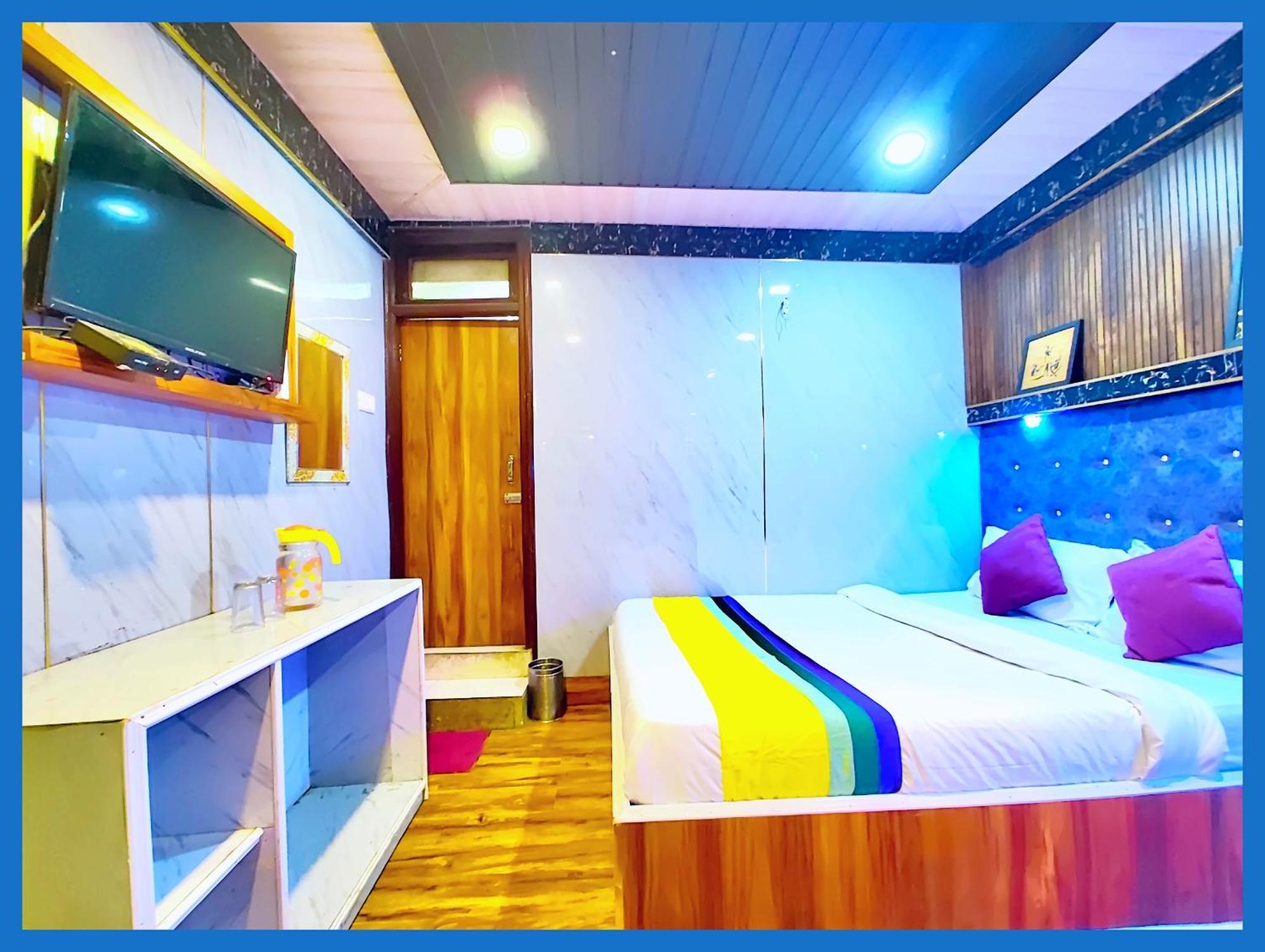 Flattiess ! Hotel Near Mall Road - Open Sitting Area On Terrace With Full Naini Lake View And Mountain Valley View - Wi Fi - Room Service Available - Top Rated Hotel 나이니탈 외부 사진